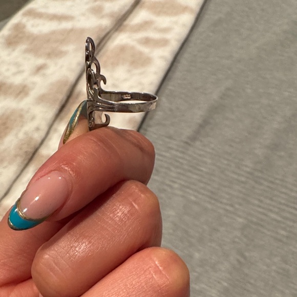 Elegant Sterling Silver Swirl Ring - Picture 2 of 3